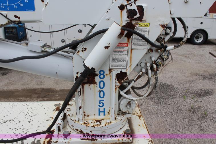 image for item J6000 2001 International 4900 service truck