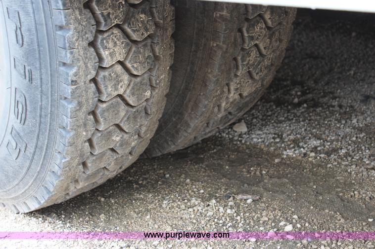 image for item J6000 2001 International 4900 service truck