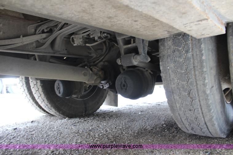 image for item J6000 2001 International 4900 service truck