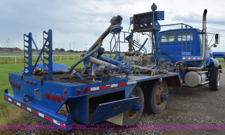 image for item J6585 2000 Sterling L8500 pump truck