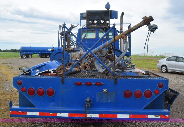 image for item J6585 2000 Sterling L8500 pump truck