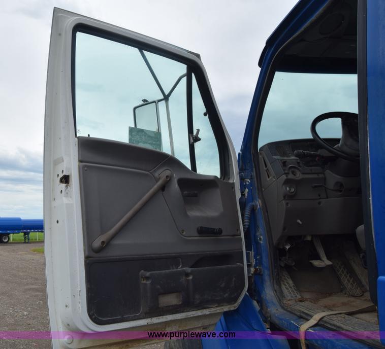 image for item J6585 2000 Sterling L8500 pump truck