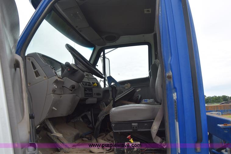 image for item J6585 2000 Sterling L8500 pump truck