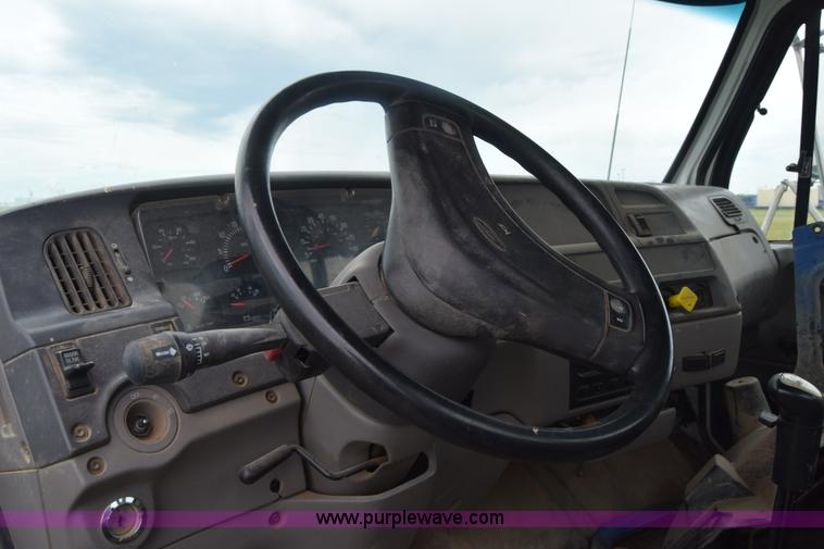 image for item J6585 2000 Sterling L8500 pump truck