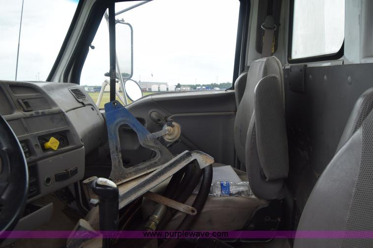 image for item J6585 2000 Sterling L8500 pump truck