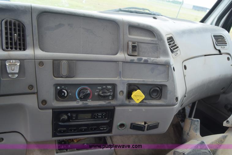 image for item J6585 2000 Sterling L8500 pump truck