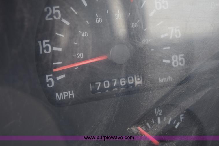 image for item J6585 2000 Sterling L8500 pump truck