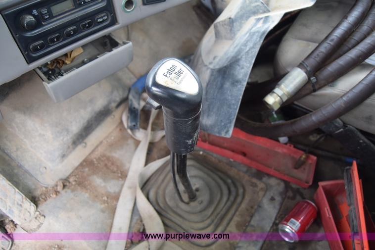 image for item J6585 2000 Sterling L8500 pump truck