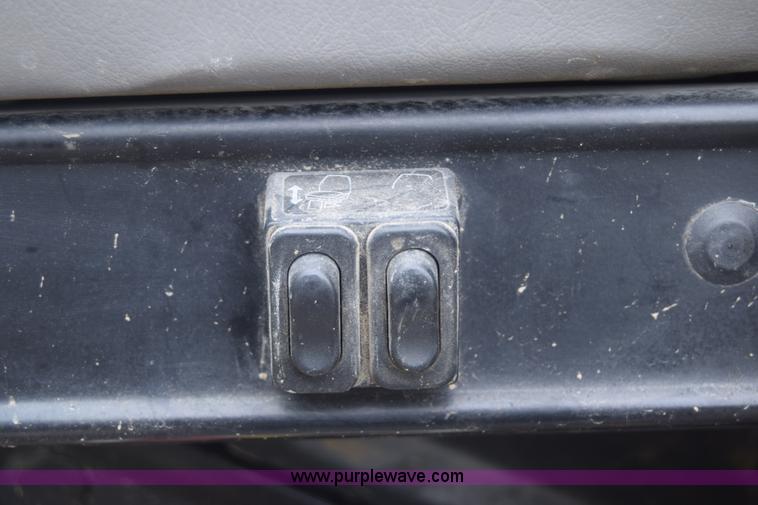 image for item J6585 2000 Sterling L8500 pump truck