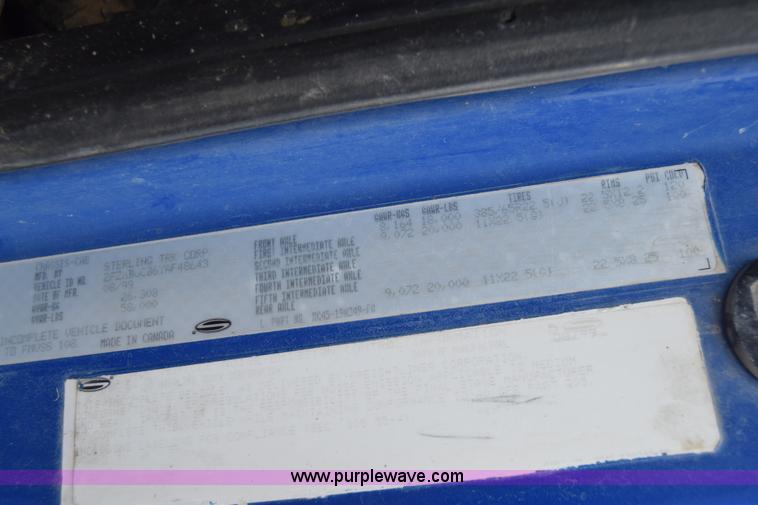 image for item J6585 2000 Sterling L8500 pump truck