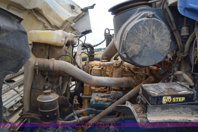 image for item J6585 2000 Sterling L8500 pump truck