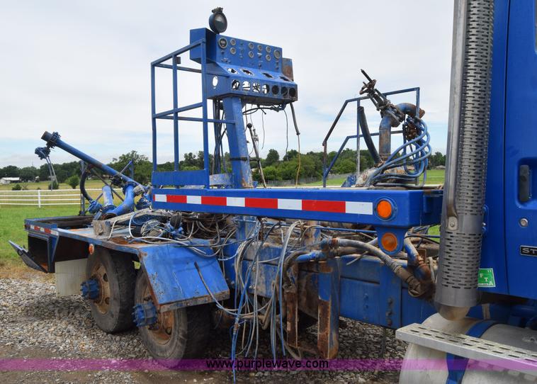 image for item J6585 2000 Sterling L8500 pump truck