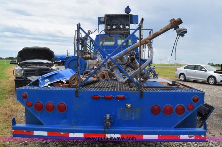 image for item J6585 2000 Sterling L8500 pump truck