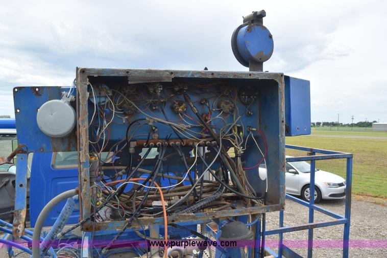 image for item J6585 2000 Sterling L8500 pump truck