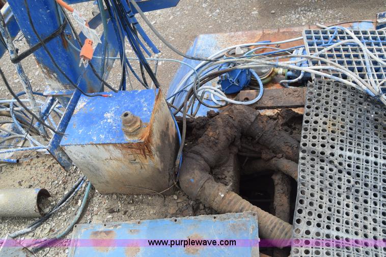 image for item J6585 2000 Sterling L8500 pump truck