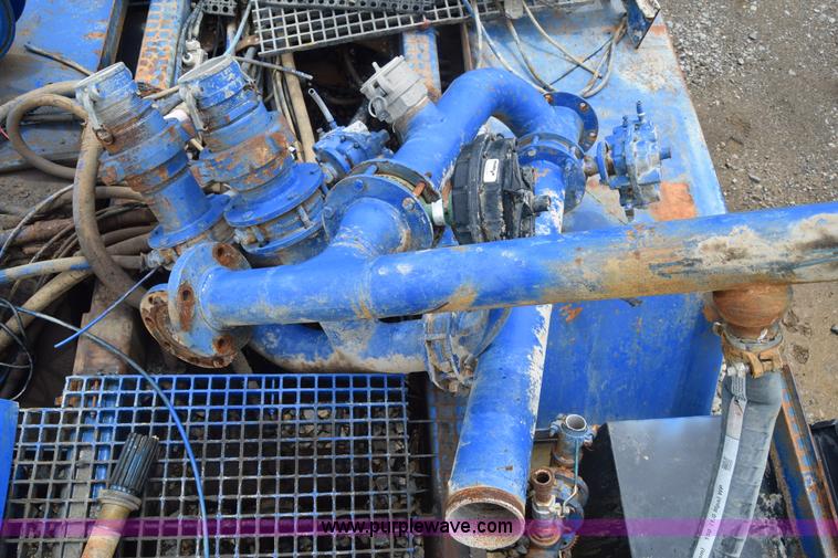 image for item J6585 2000 Sterling L8500 pump truck