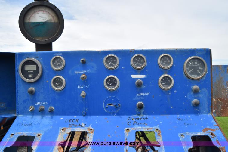 image for item J6585 2000 Sterling L8500 pump truck