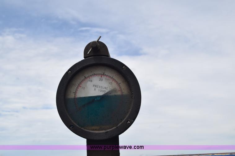 image for item J6585 2000 Sterling L8500 pump truck