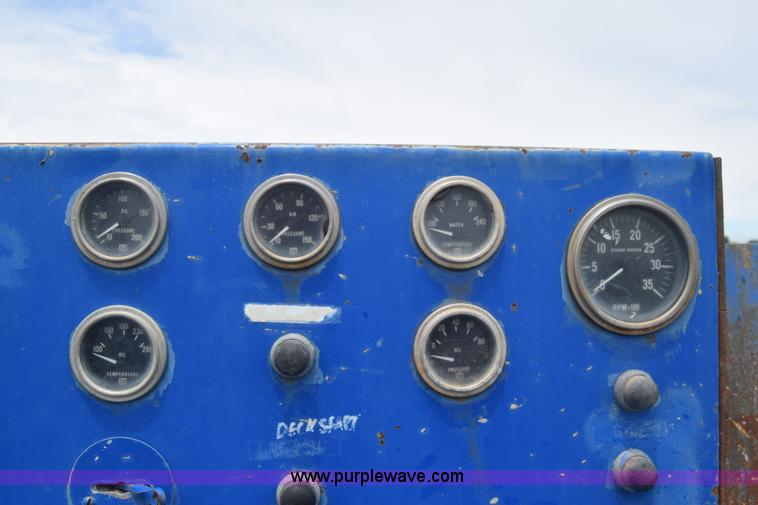 image for item J6585 2000 Sterling L8500 pump truck