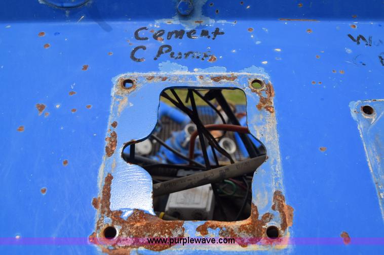 image for item J6585 2000 Sterling L8500 pump truck