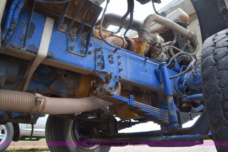 image for item J6585 2000 Sterling L8500 pump truck