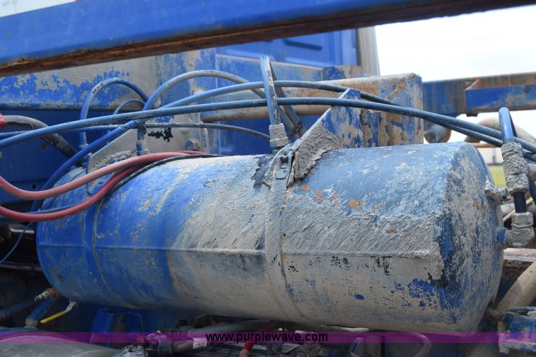 image for item J6585 2000 Sterling L8500 pump truck