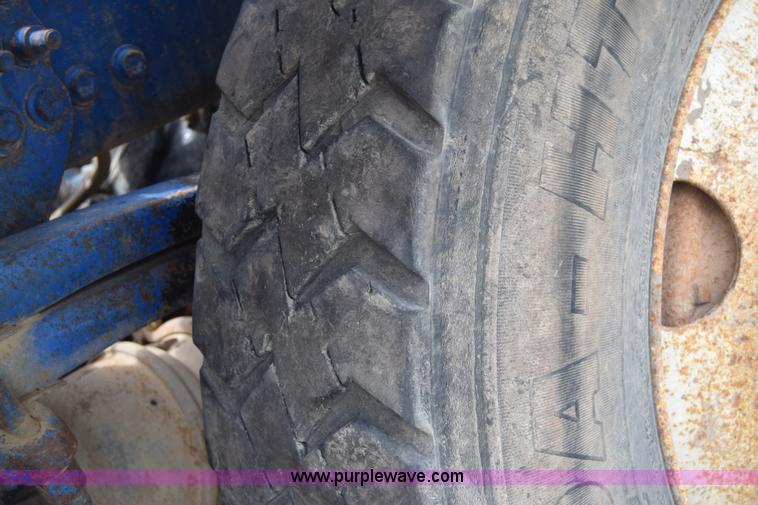 image for item J6585 2000 Sterling L8500 pump truck