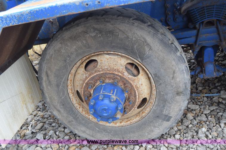 image for item J6585 2000 Sterling L8500 pump truck