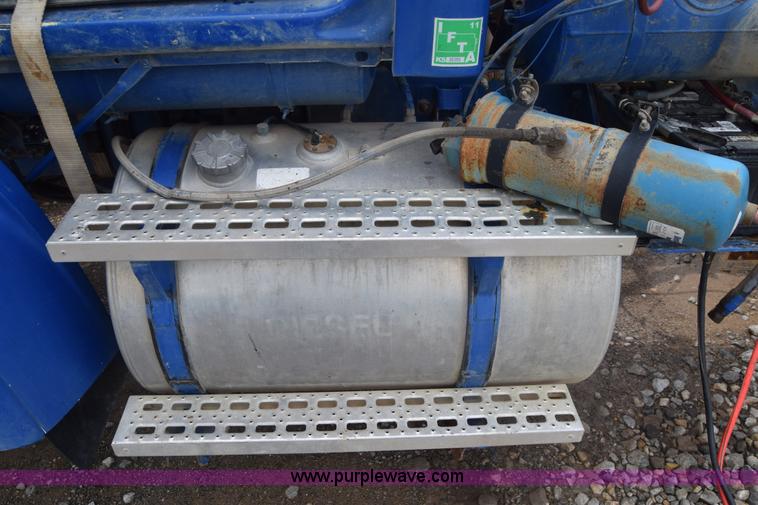 image for item J6585 2000 Sterling L8500 pump truck