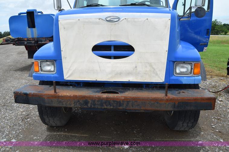 image for item J6585 2000 Sterling L8500 pump truck
