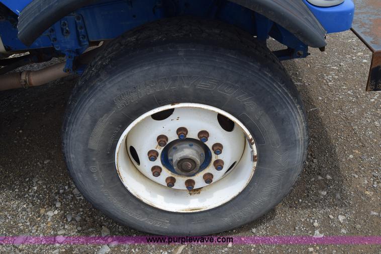 image for item J6585 2000 Sterling L8500 pump truck