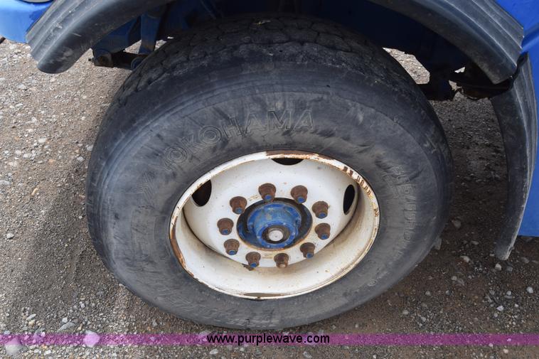 image for item J6585 2000 Sterling L8500 pump truck