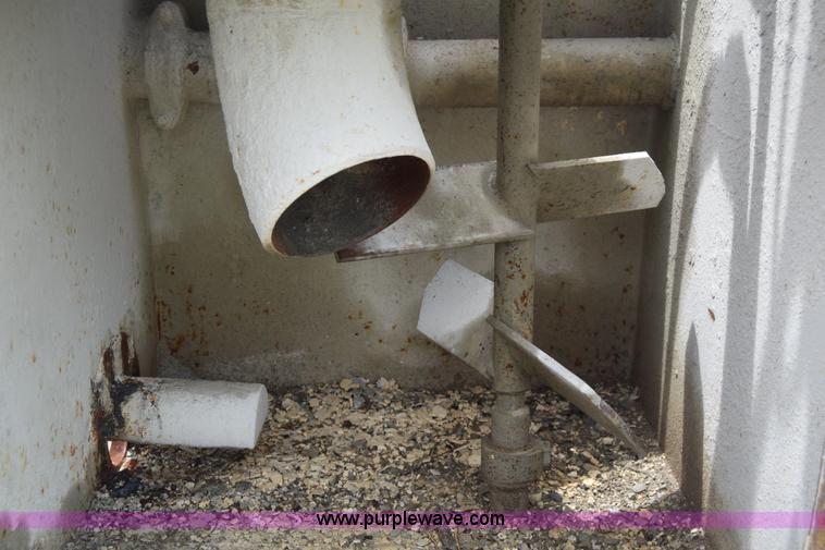 image for item J6585 2000 Sterling L8500 pump truck