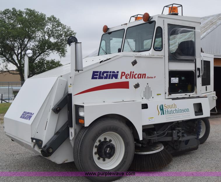 image for item J6681 2004 Elgin Pelican street sweeper