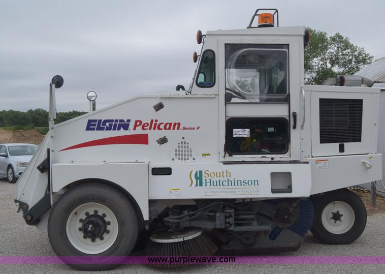 image for item J6681 2004 Elgin Pelican street sweeper