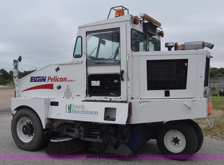 image for item J6681 2004 Elgin Pelican street sweeper