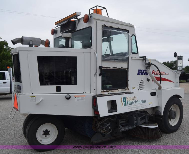 image for item J6681 2004 Elgin Pelican street sweeper