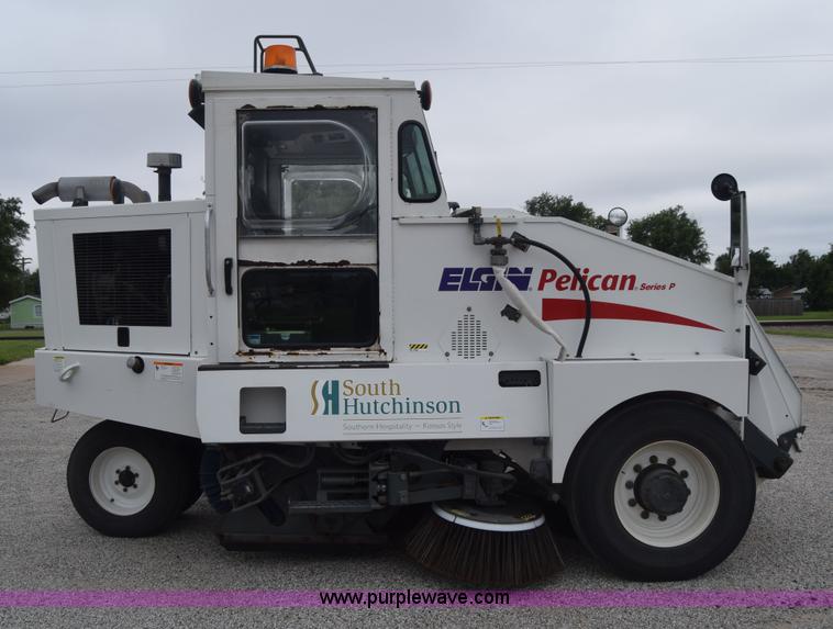image for item J6681 2004 Elgin Pelican street sweeper