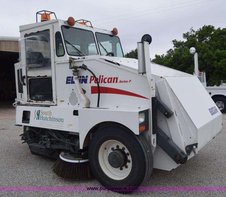 image for item J6681 2004 Elgin Pelican street sweeper