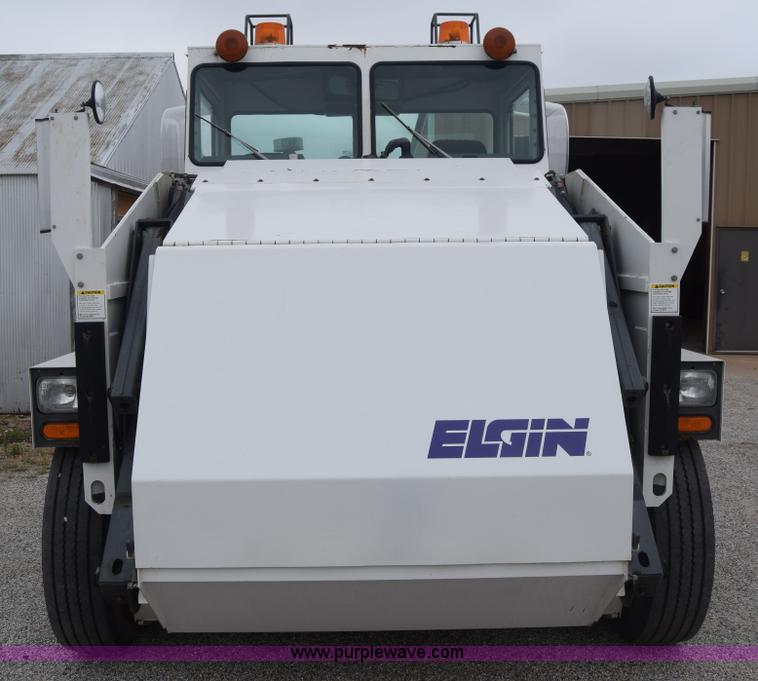 image for item J6681 2004 Elgin Pelican street sweeper
