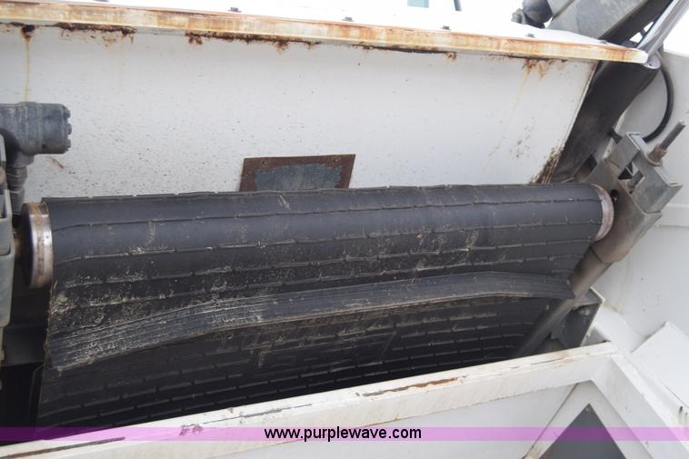 image for item J6681 2004 Elgin Pelican street sweeper