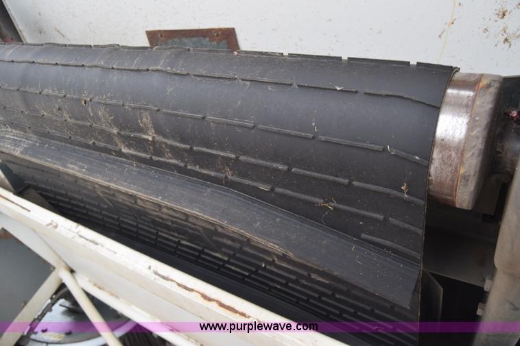 image for item J6681 2004 Elgin Pelican street sweeper