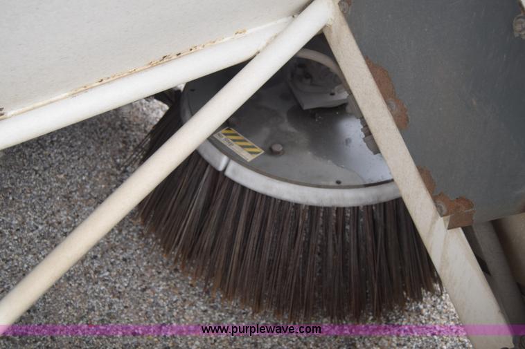 image for item J6681 2004 Elgin Pelican street sweeper