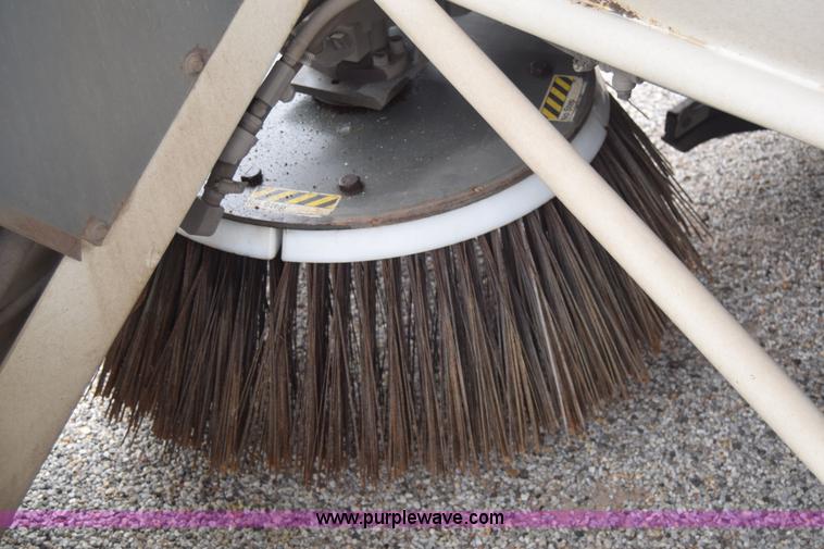 image for item J6681 2004 Elgin Pelican street sweeper