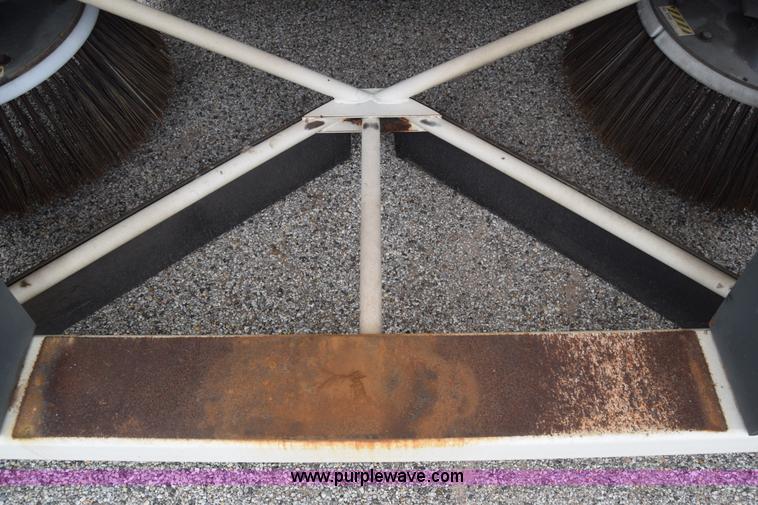 image for item J6681 2004 Elgin Pelican street sweeper