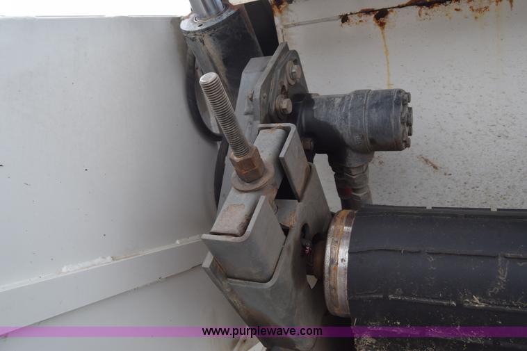 image for item J6681 2004 Elgin Pelican street sweeper