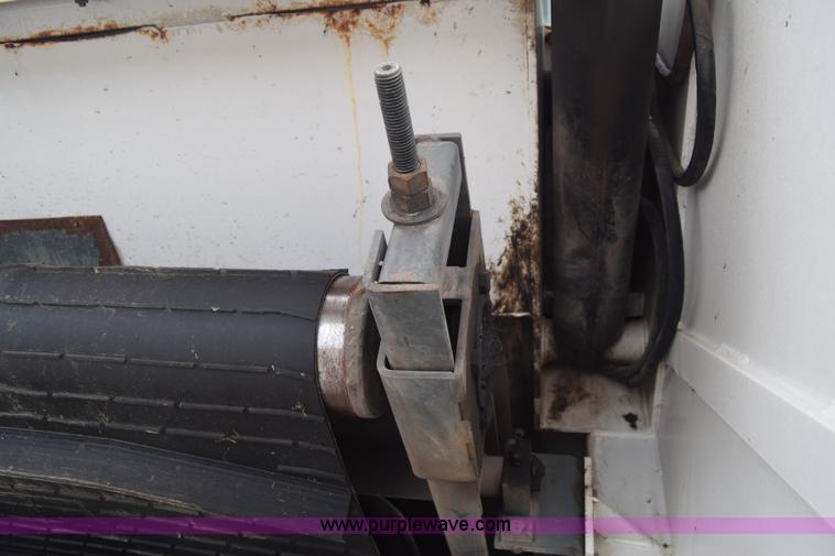 image for item J6681 2004 Elgin Pelican street sweeper