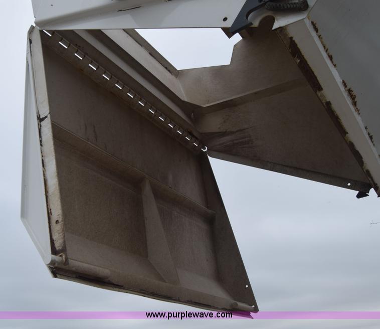 image for item J6681 2004 Elgin Pelican street sweeper