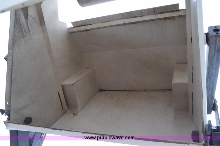 image for item J6681 2004 Elgin Pelican street sweeper