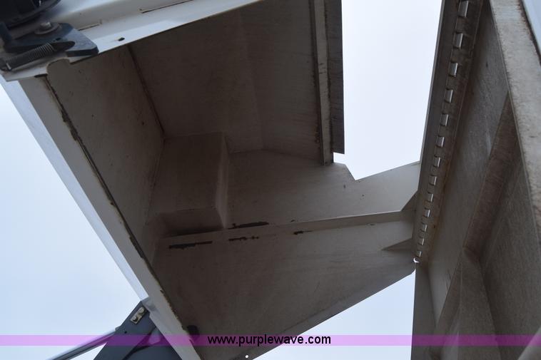 image for item J6681 2004 Elgin Pelican street sweeper